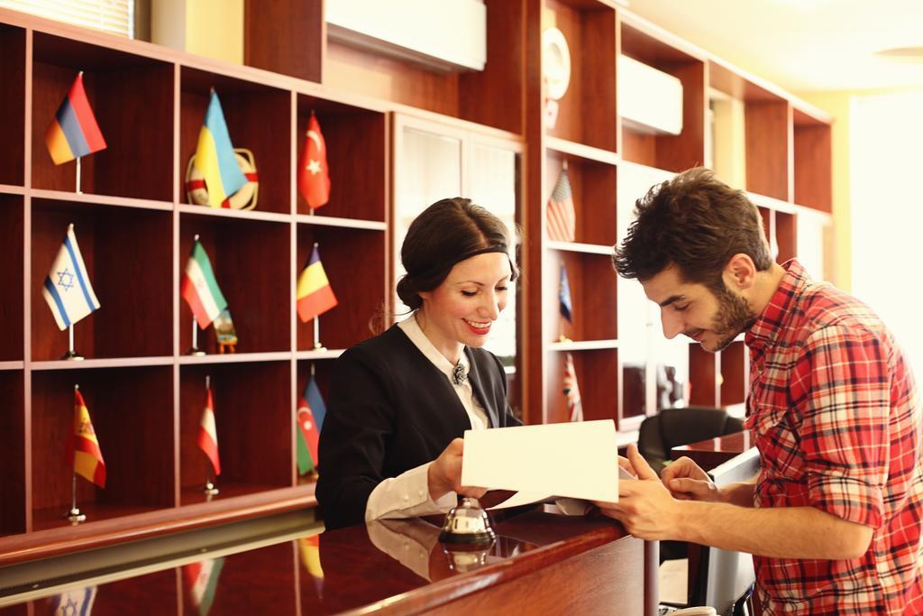 Astoria Hotel Tbilisi Buitenkant foto