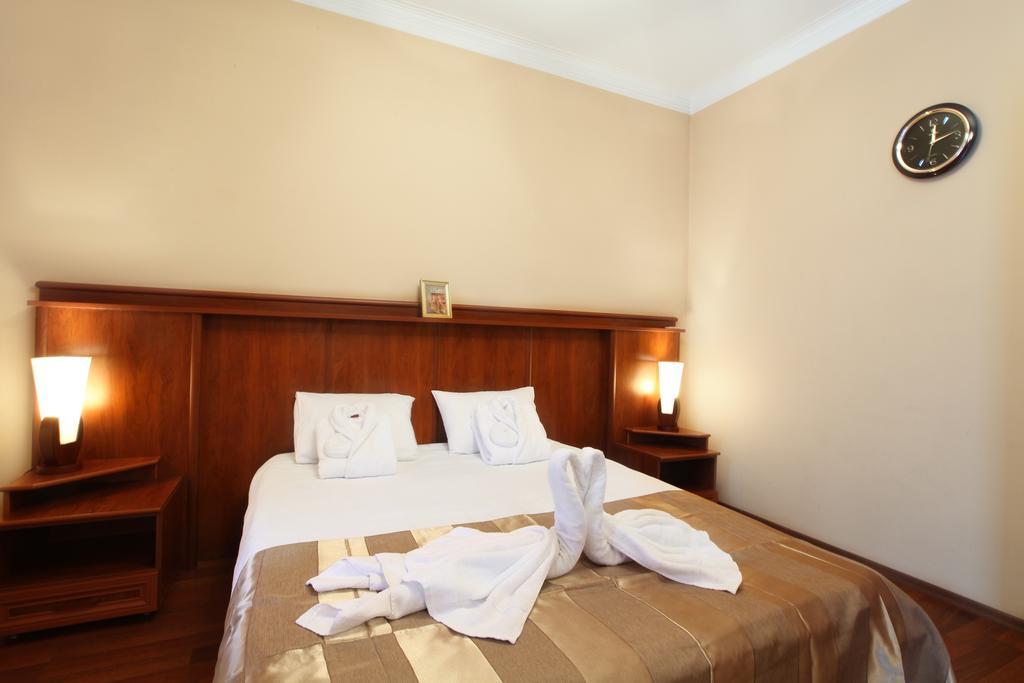 Astoria Hotel Tbilisi Buitenkant foto