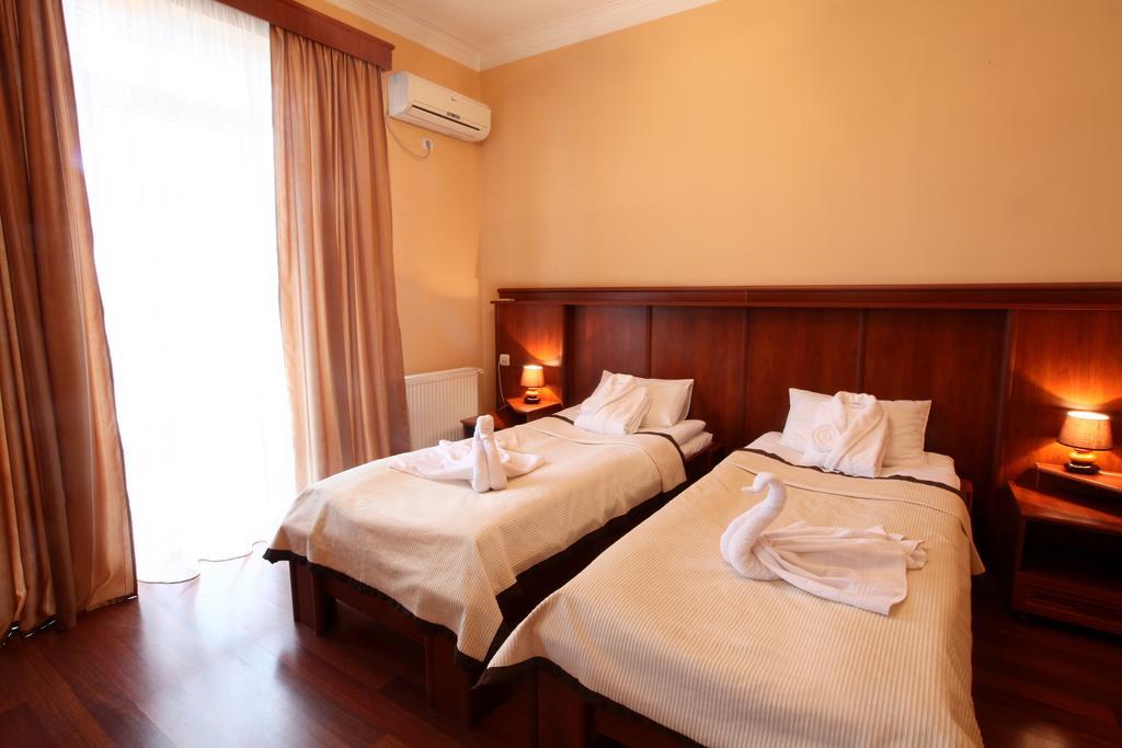 Astoria Hotel Tbilisi Buitenkant foto