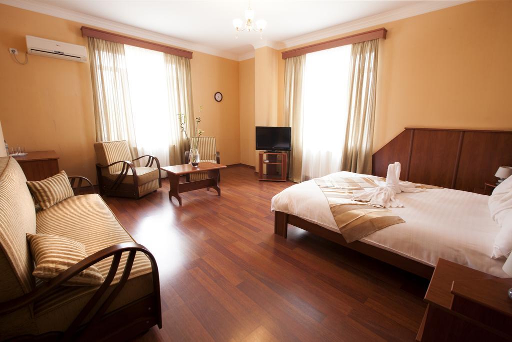 Astoria Hotel Tbilisi Buitenkant foto