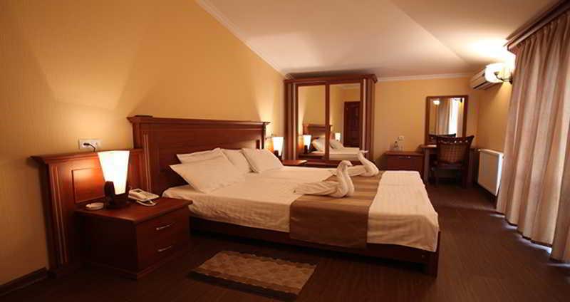 Astoria Hotel Tbilisi Buitenkant foto